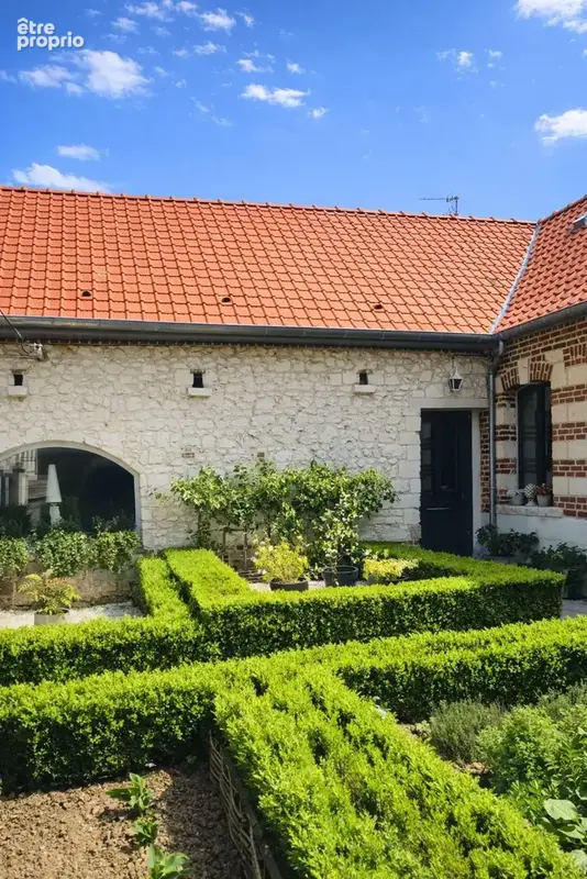 Maison à MONT-SAINT-ELOI