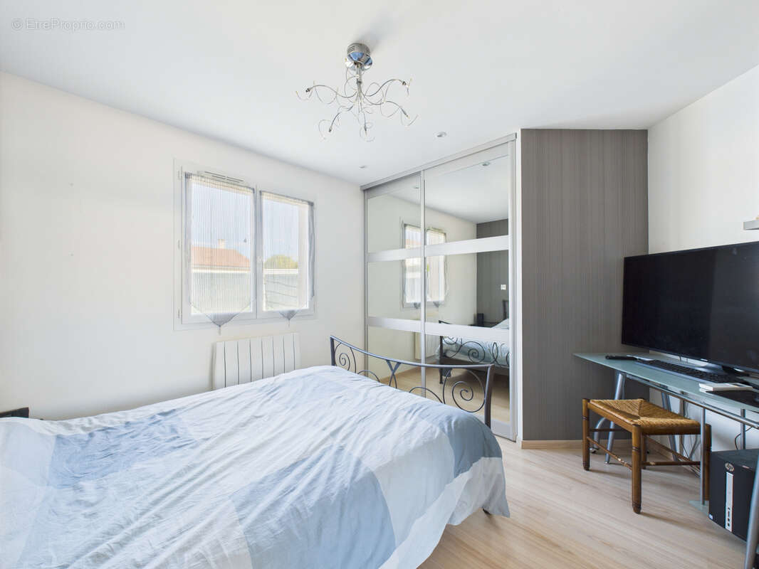 Maison à VEAUCHETTE