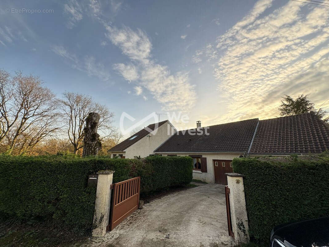 Maison à SAINT-DENIS-LES-REBAIS