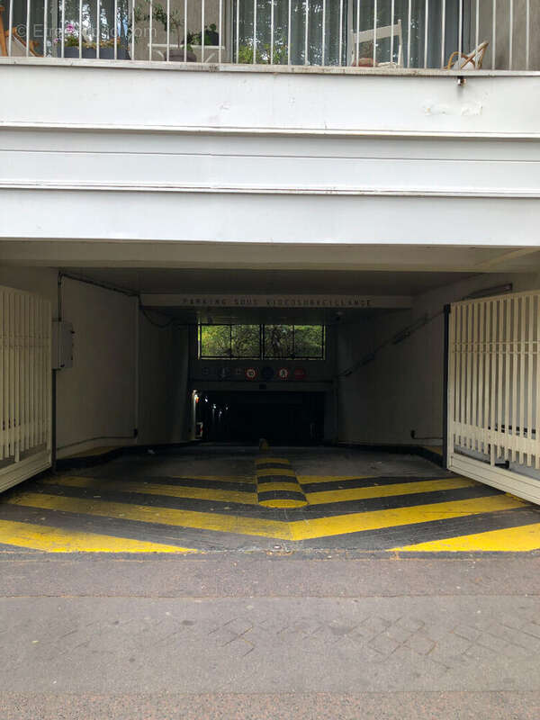 Parking à PARIS-10E