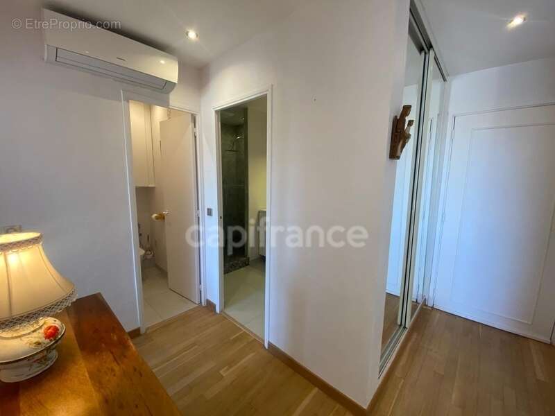Appartement à vendre 2 pièces HYERES (83) - Port de Hyères - Parking - Terrasses - Cave - photo 11