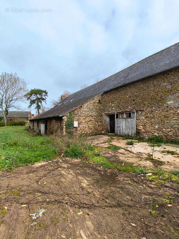 Maison à MEZIERES-SUR-COUESNON