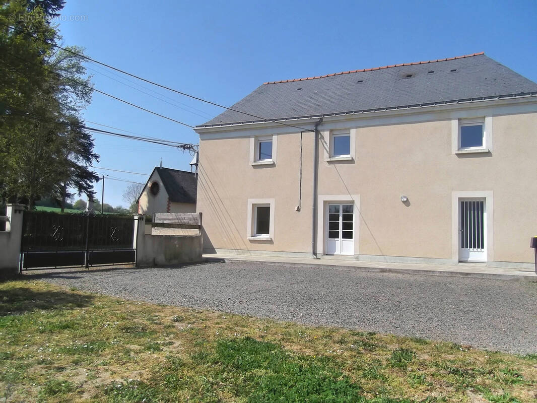 Ensemble immobilier à La Cornuaille - photo 1