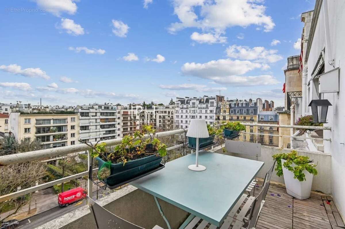 Appartement à NEUILLY-SUR-SEINE