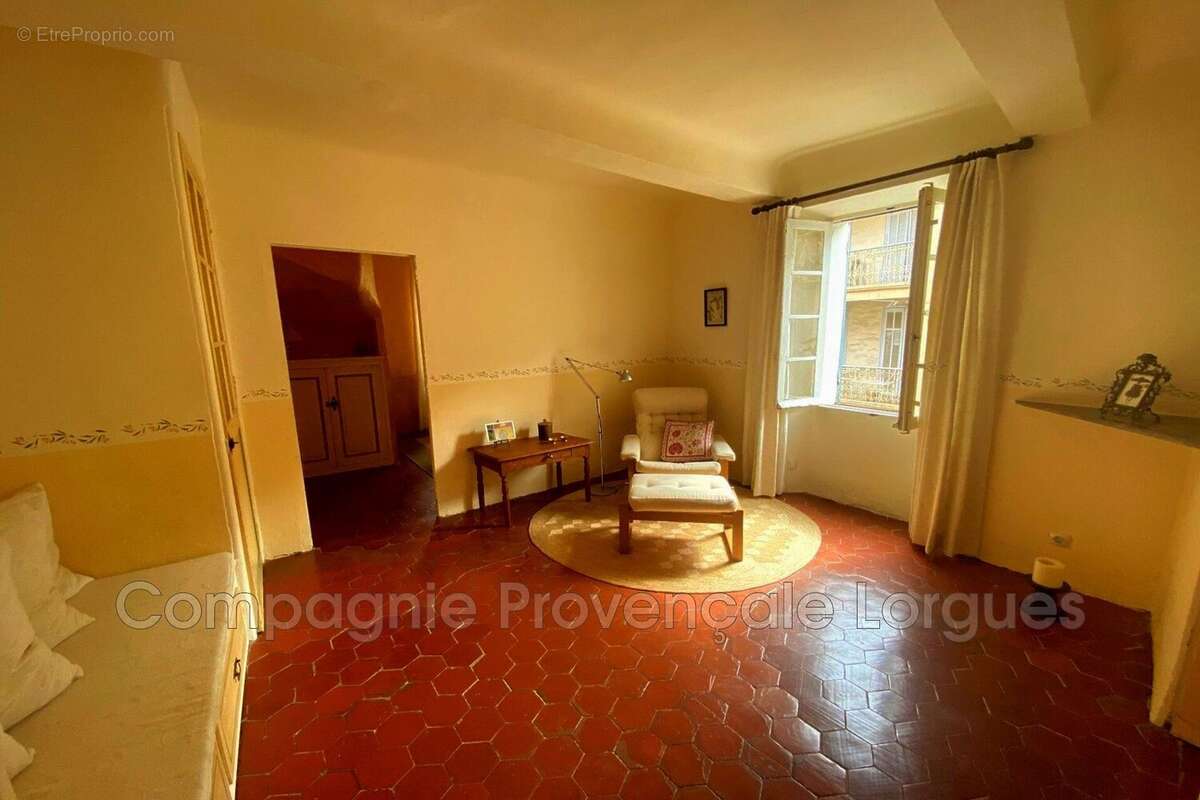 Maison à ENTRECASTEAUX