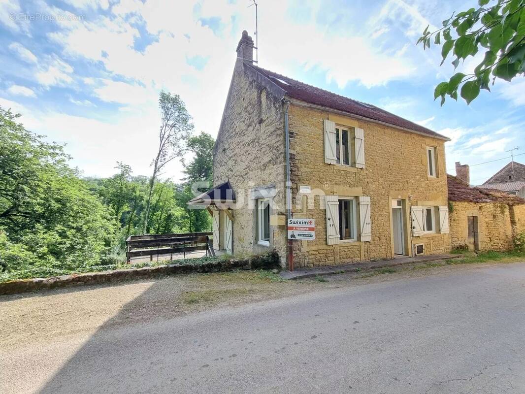 Maison à DOMECY-SUR-LE-VAULT