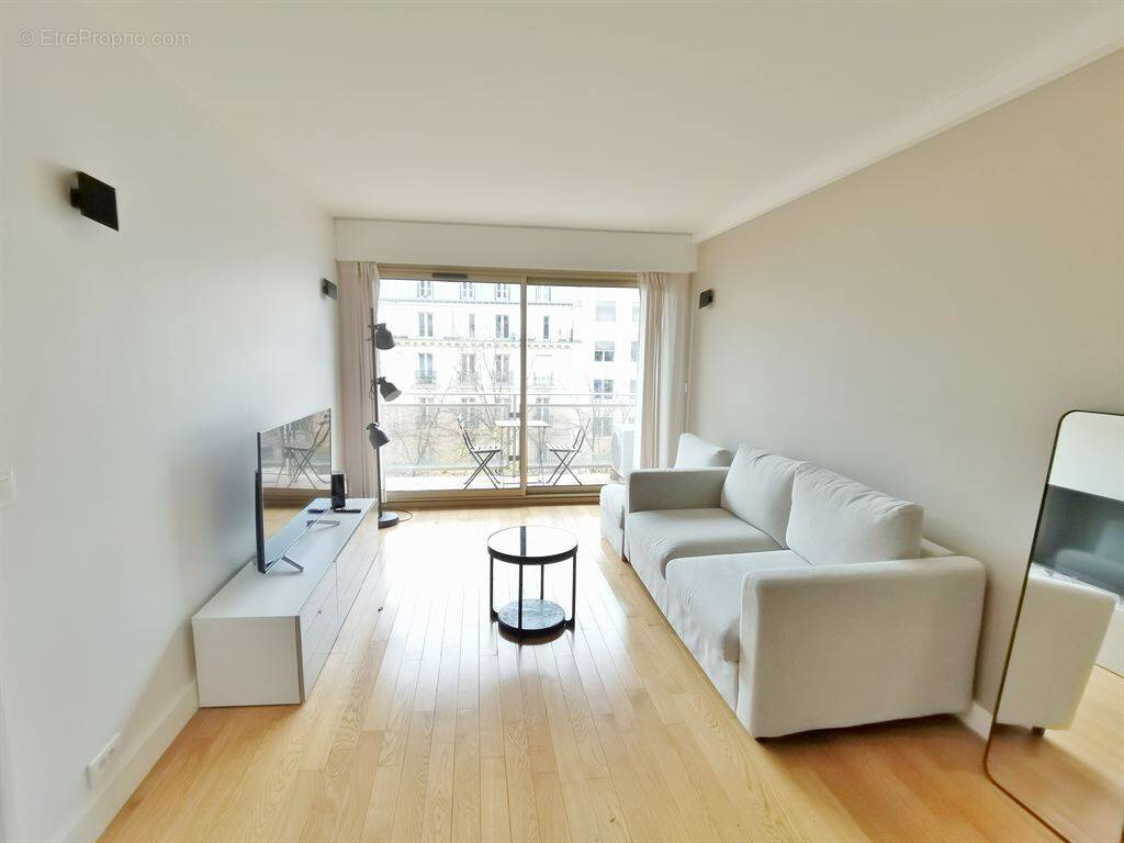 Appartement à PARIS-8E