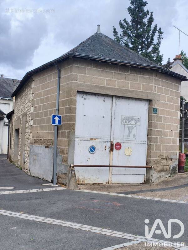 Photo 1 - Parking à L'ILE-BOUCHARD