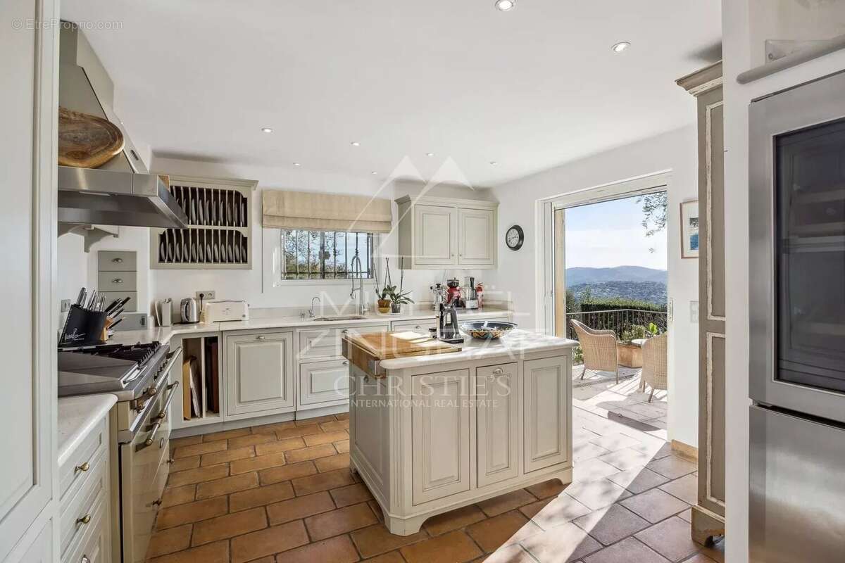 Elegante  Villa position dominante avec vue mer et oliveraie - photo 5