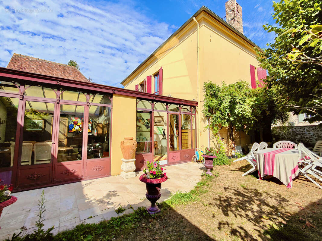 Maison à NEAUPHLE-LE-VIEUX