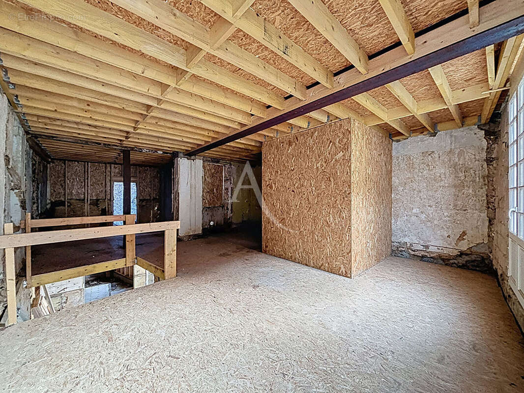 Immeuble à diviser de 226m² Château Gontier Sur Mayenne Hyper Centre - photo 2