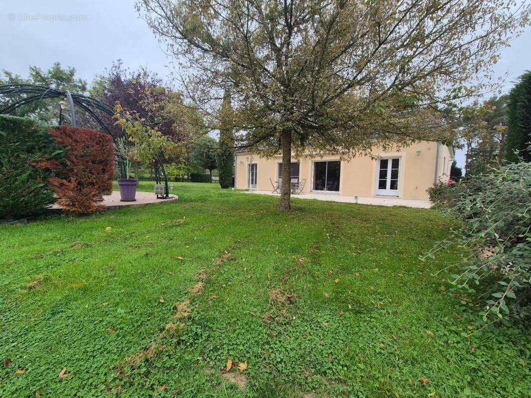 Maison à MONTGIVRAY