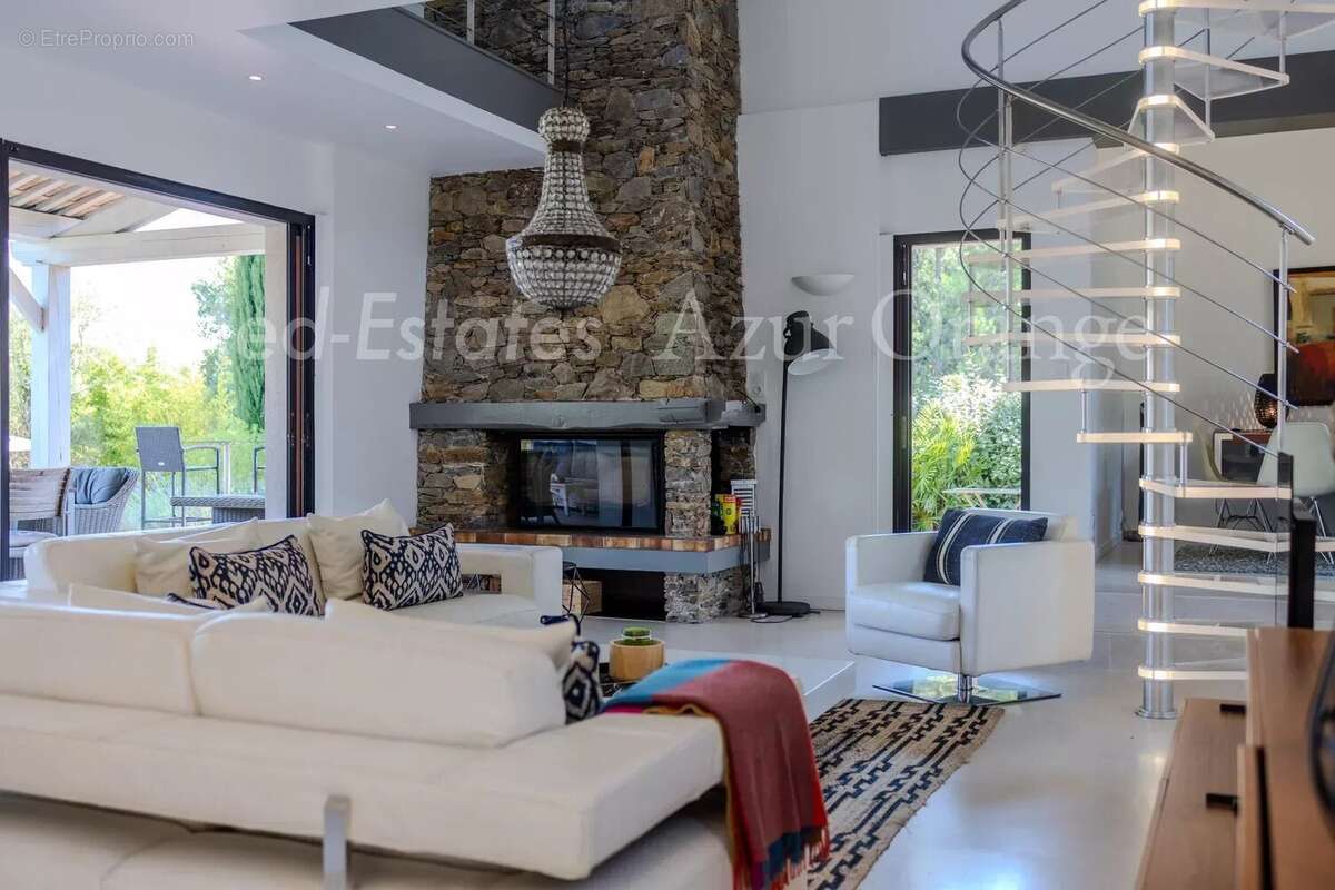 Maison à PLAN-DE-LA-TOUR