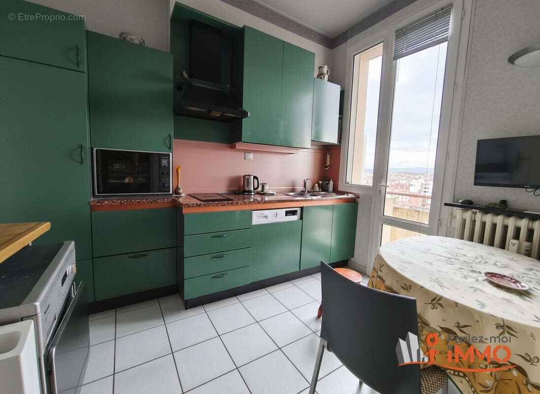 Appartement 64 m² à Saint-Etienne  - photo 4