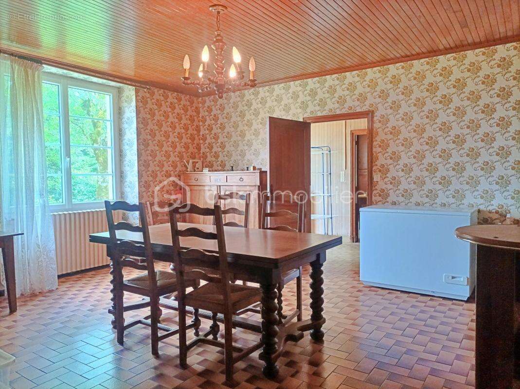 Authentique propriété en pierre avec dépendances sur près de 5 hectares de terrain - photo 7