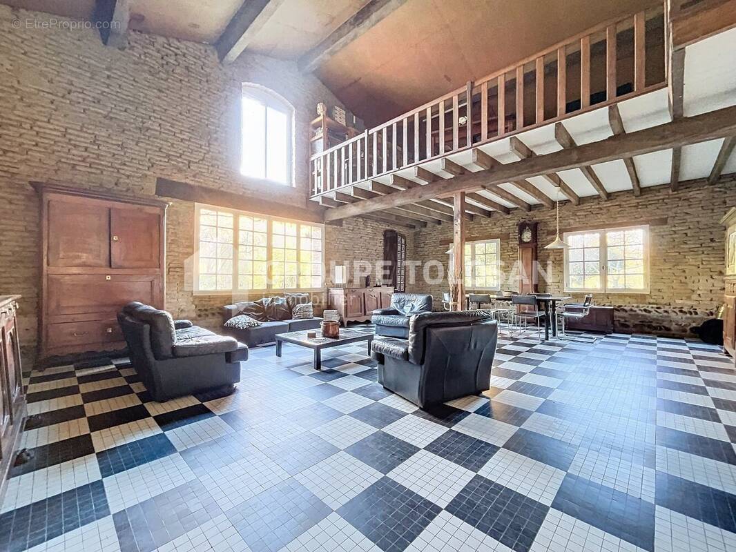 Maison à LAVERNOSE-LACASSE