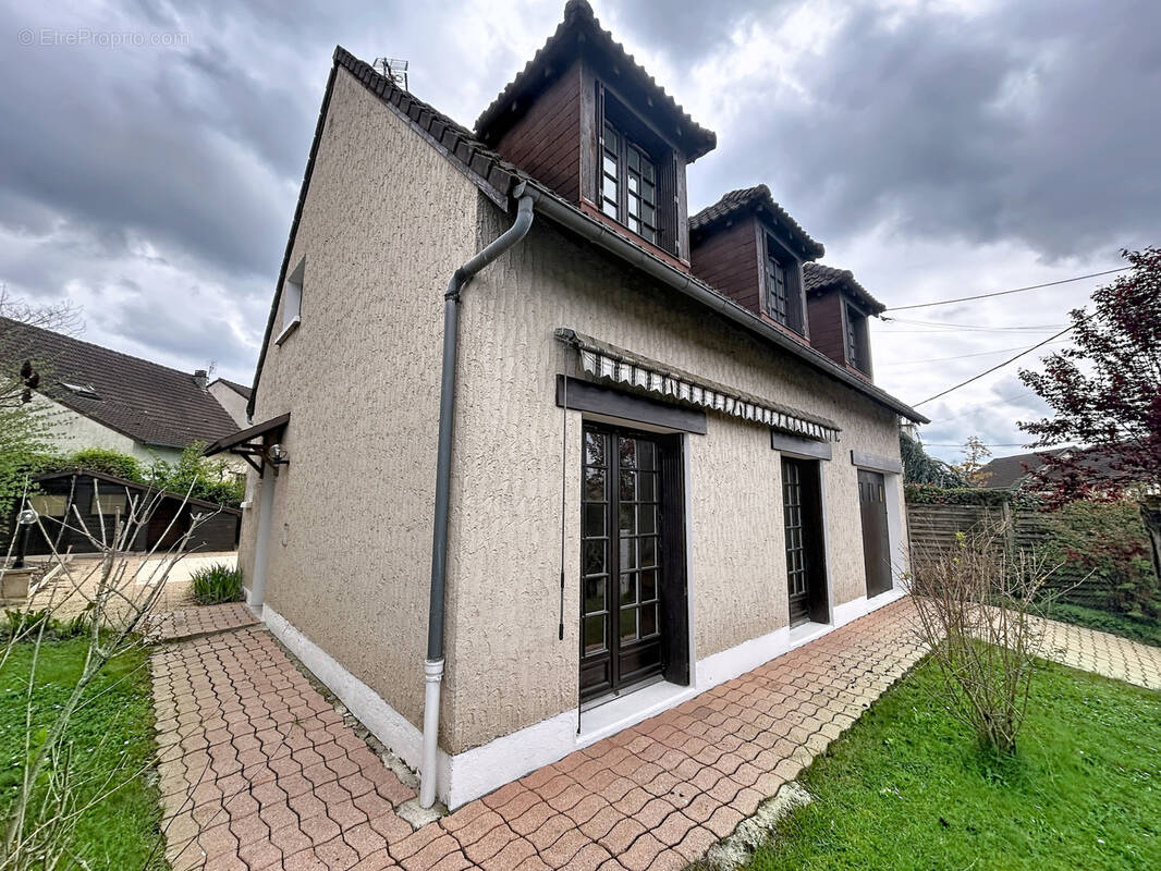 Maison à SAINT-PANTALEON-DE-LARCHE