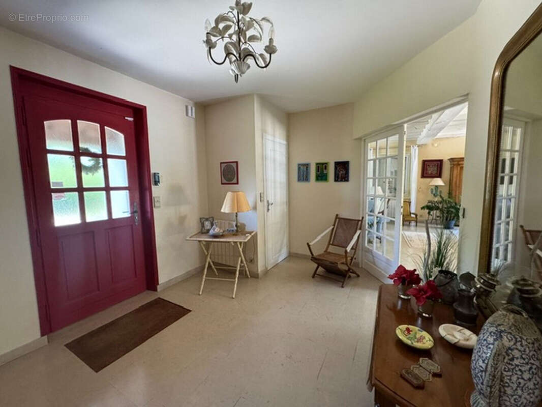 * EXCLUSIVITE * Maison d'exception à vendre de 184 m² avec piscine - photo 5