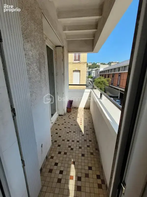 Appartement F3, 2 chambres, loggia, cave - photo 4