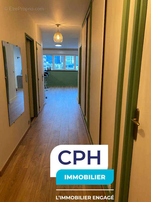 Appartement à COURBEVOIE