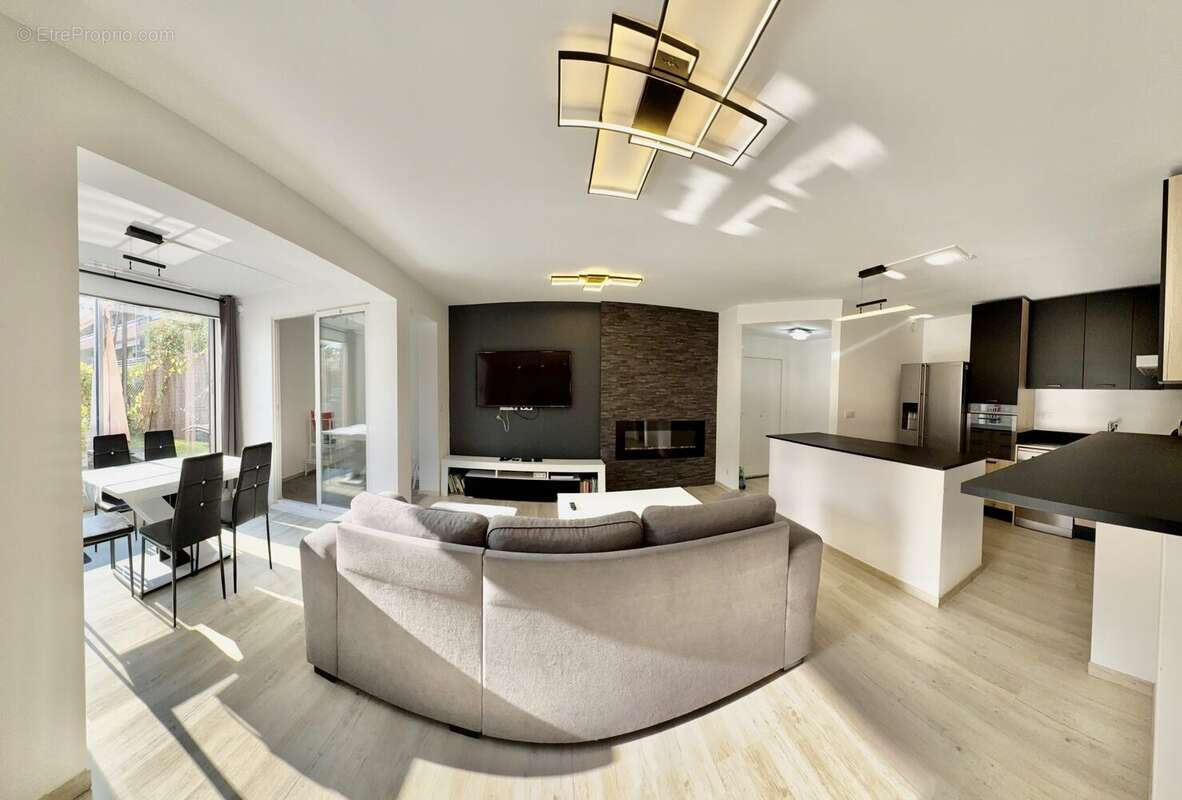 Appartement à ROQUEBRUNE-CAP-MARTIN