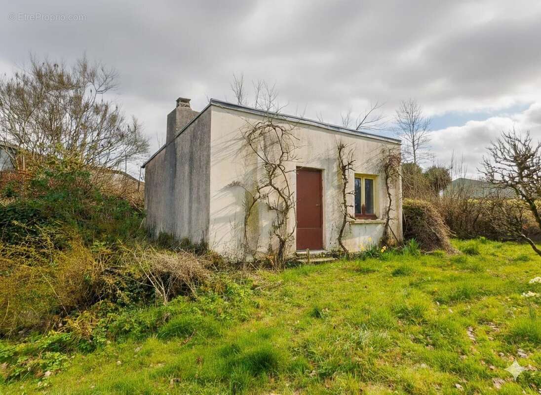 Maison à CLEDEN-POHER