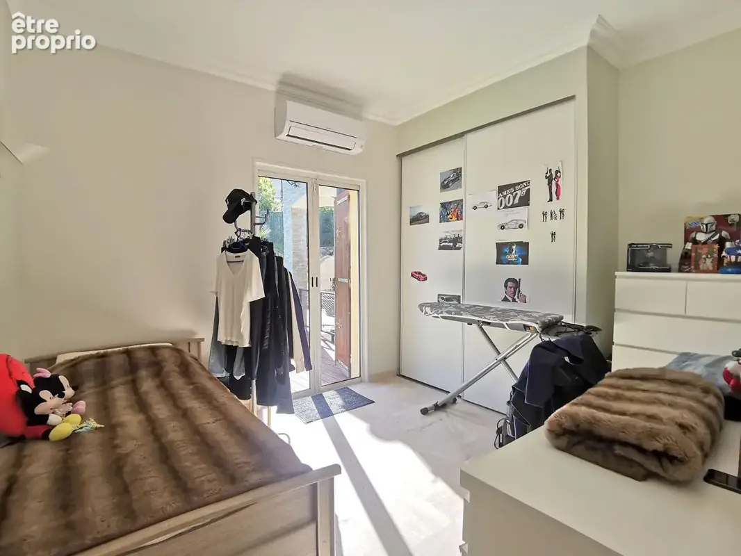 Villa récente en parfait état avec studio indépendant et garage. - photo 10