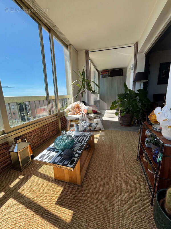 Appartement à SAINT-LAURENT-DU-VAR