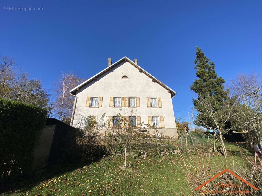 Maison à ENTRE-DEUX-EAUX