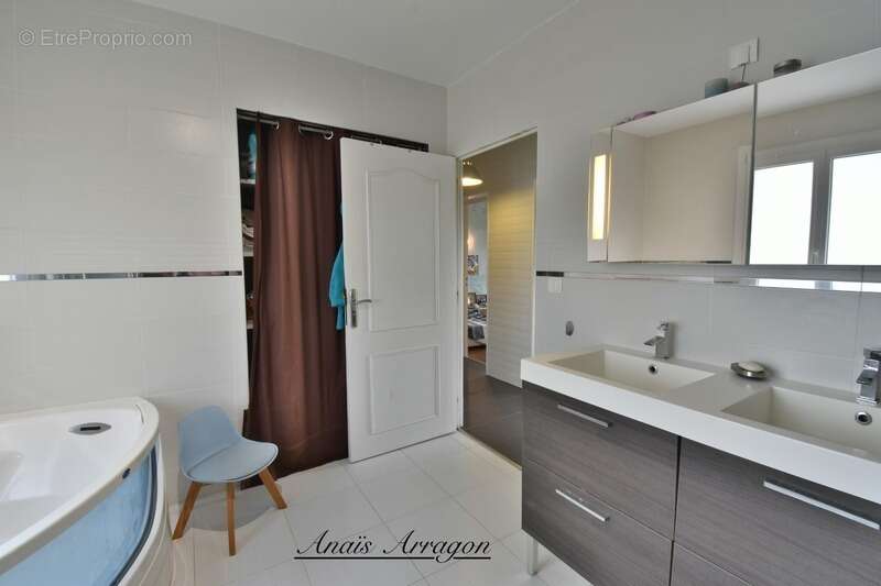 Demeure d’exception de 250 m² avec piscine, tennis et parc arboré à Saint-Sylvestre-sur-Lot(47) - photo 16