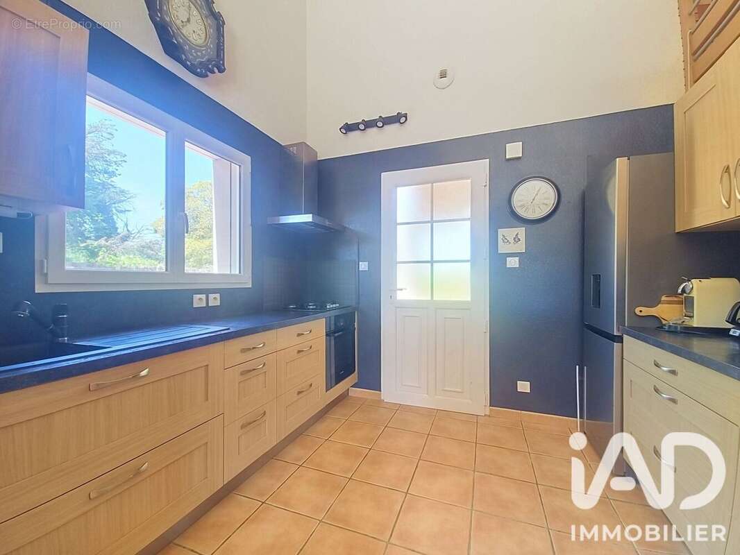 Maison 87 m² à Saint-Hilaire-De-Chaleons  - photo 3