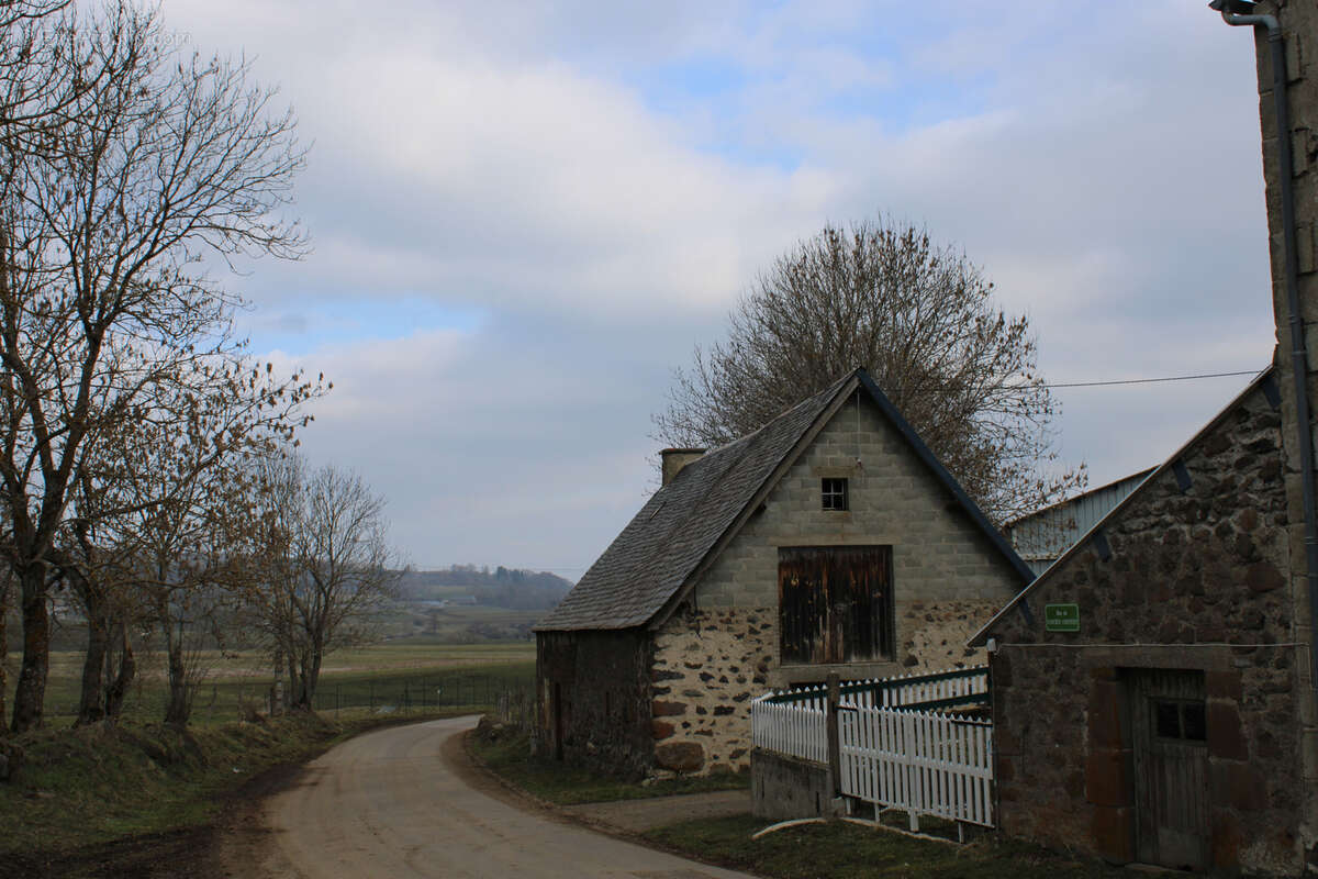 Maison à SEGUR-LES-VILLAS