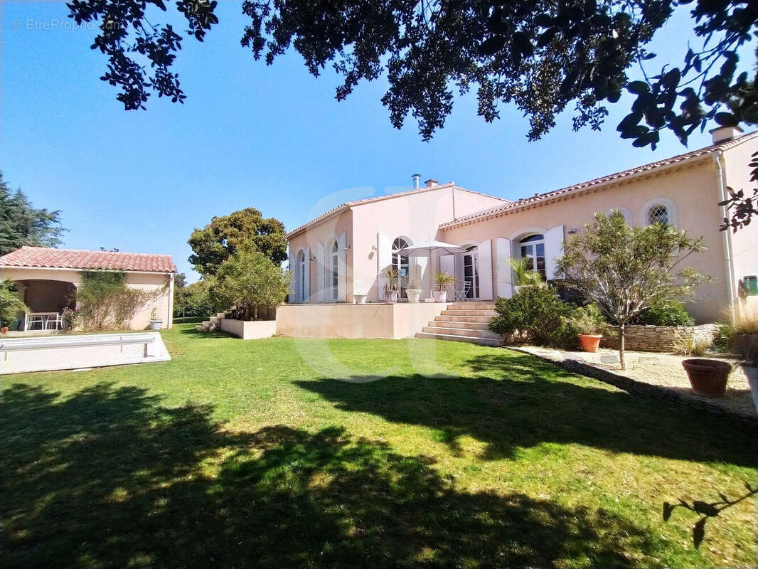 Maison à L'ISLE-SUR-LA-SORGUE