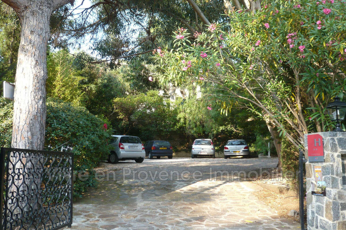 Commerce 612 m² à Cavalaire-Sur-Mer  - photo 3