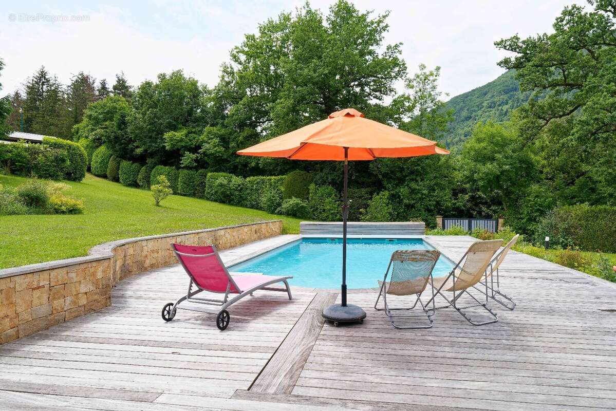 Maison à MENTHON-SAINT-BERNARD