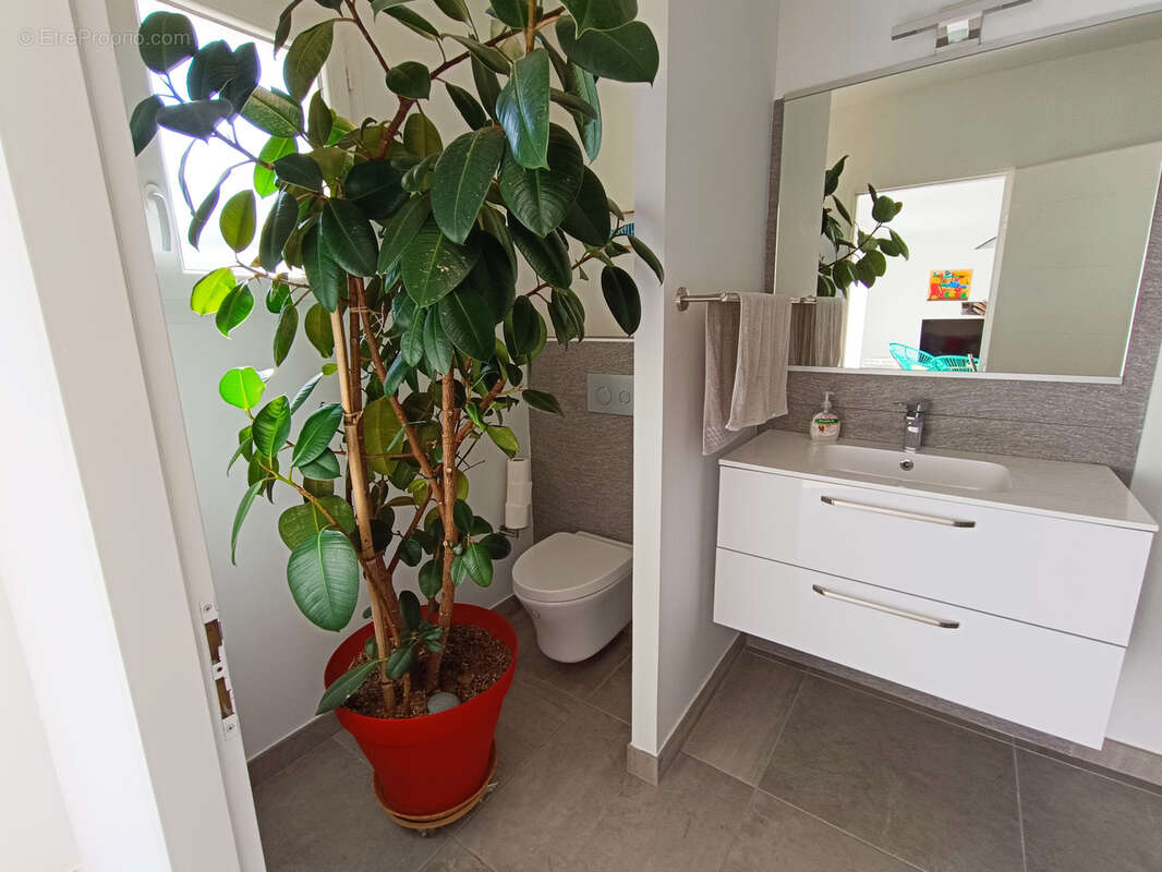 Maison à SAINT-LAURENT-DE-LA-SALANQUE