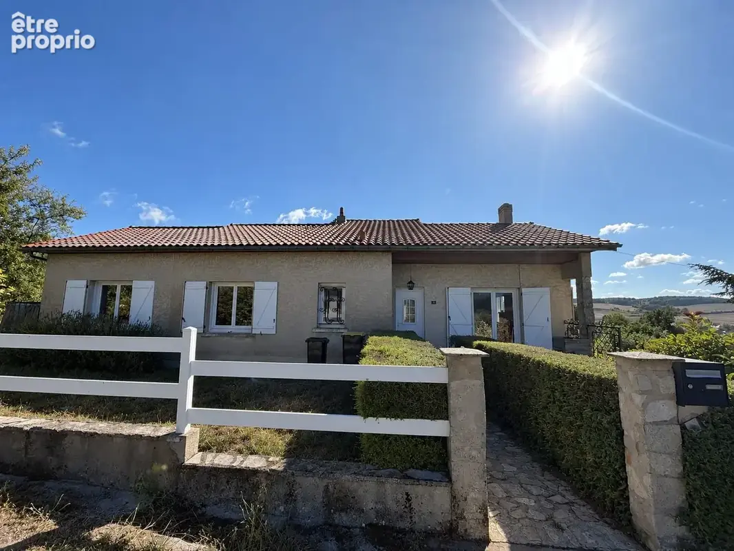 Photo Maison à Voulgezac au prix de 155 150€