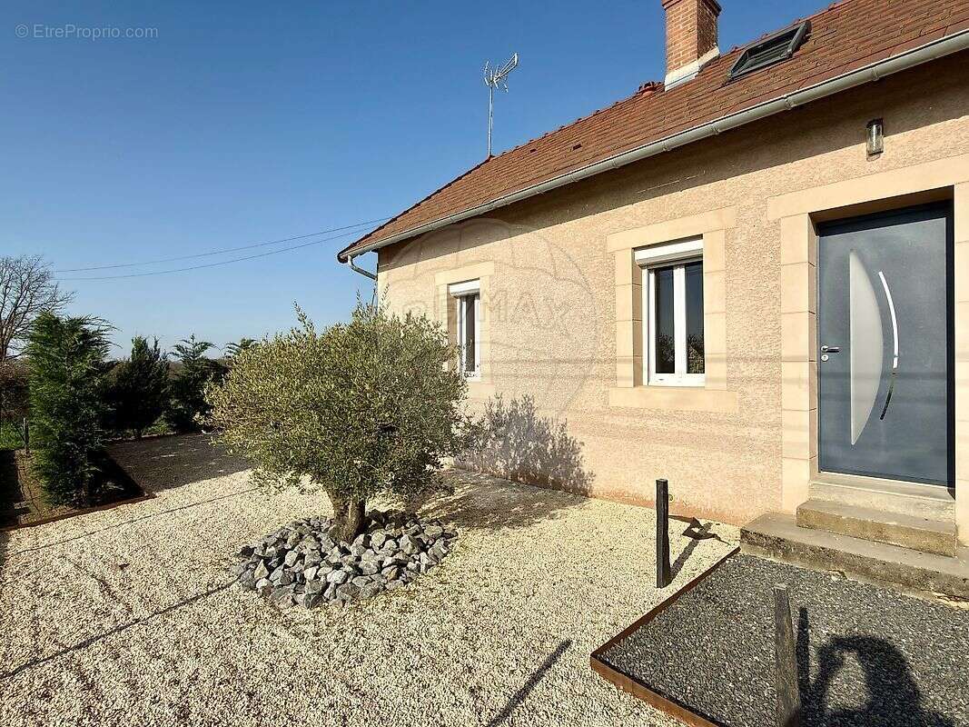 Maison à LUCENAY-LES-AIX