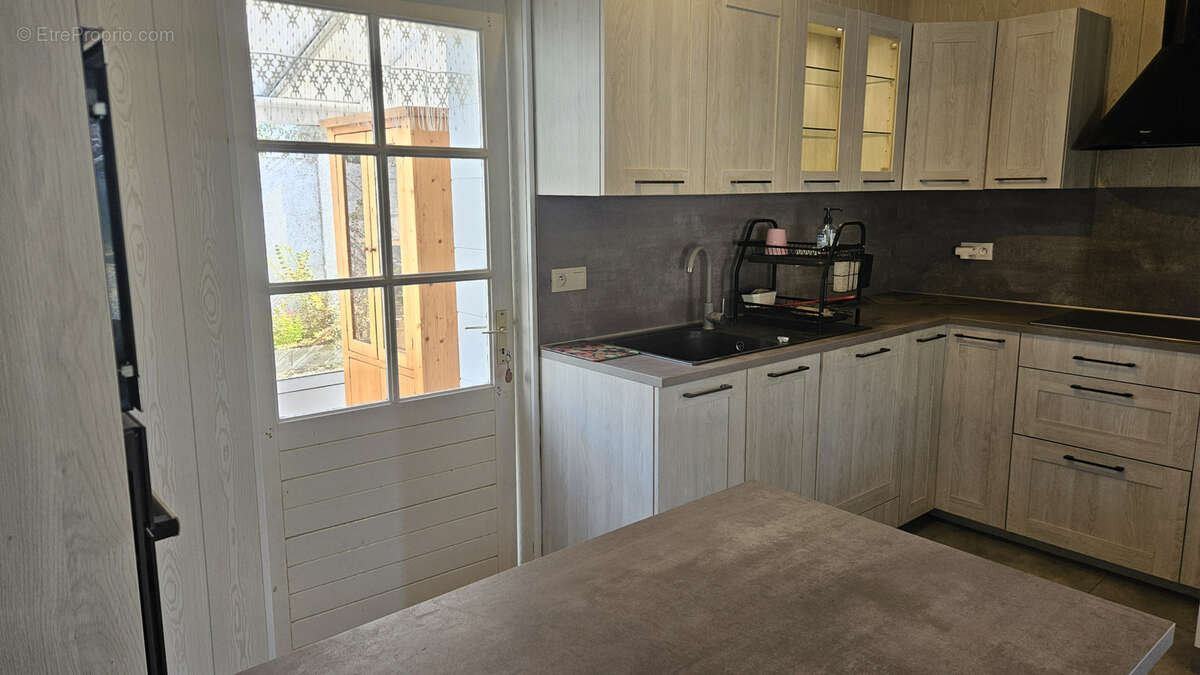 Maison de 130 m2 + dépendances sur un terrain de 650 m2 ! - photo 9