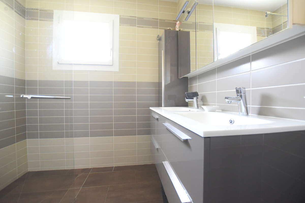 Maison à LES ESSARTS-LE-ROI