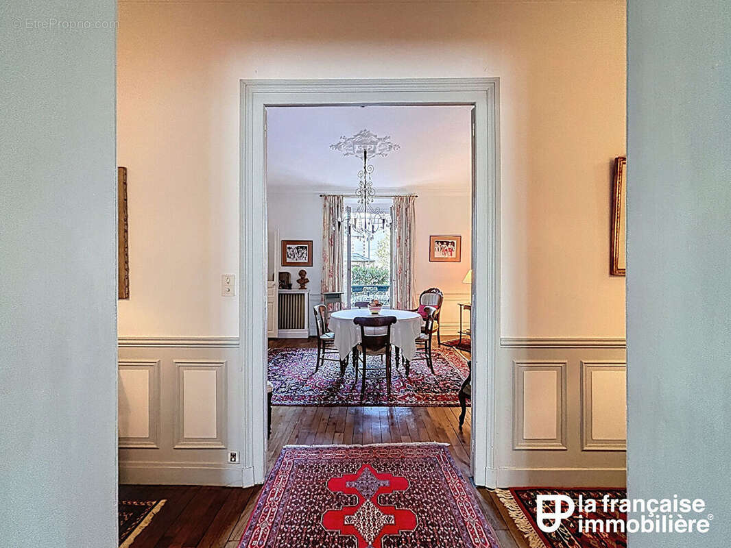 Charmant appartement ancien avec cachet  - 3/4 chambres - Secteur Place Hoche / Faculté de Droit - Stationnement - photo 18