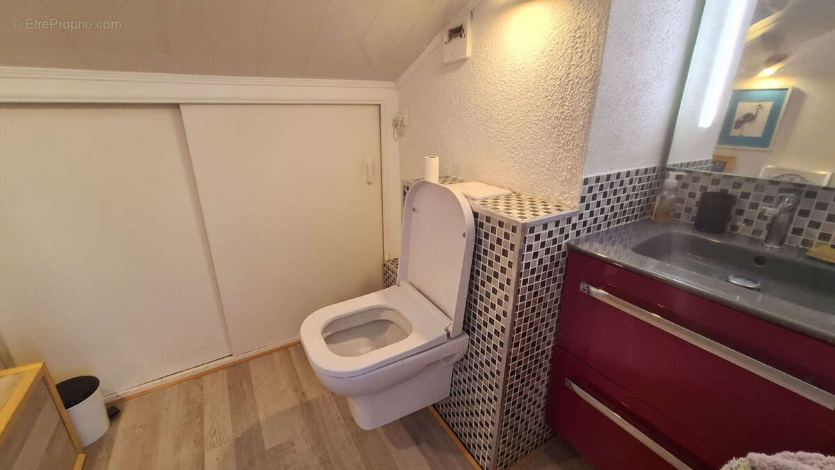 Appartement à SAINT-PRIEST-EN-JAREZ