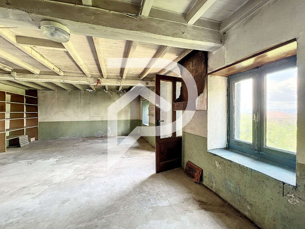 Maison à SAINT-MARTIN-LESTRA