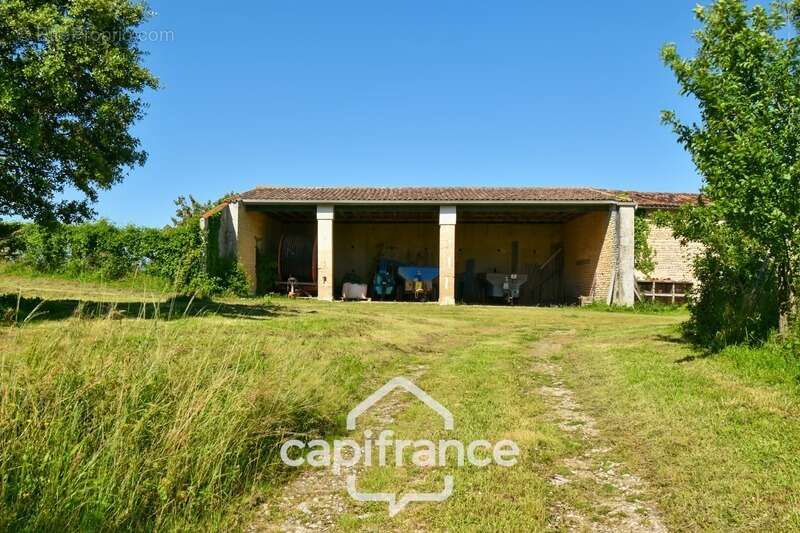 Propriété à vendre 14 pièces PAILLE (17) sur 4800m² de terrain avec nombreuses dépendances - photo 11