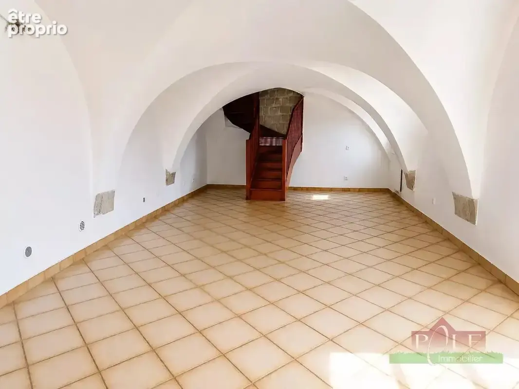Coup de cœur à Vienne – T3 de caractère avec salon voûté, proche centre-ville - photo 3