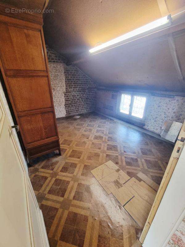 Semi-individuelle à rénover  avec garage, jardin, sous-sol - photo 14