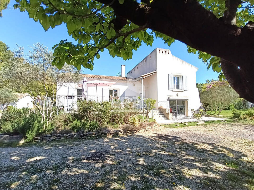 Maison à L'ISLE-SUR-LA-SORGUE