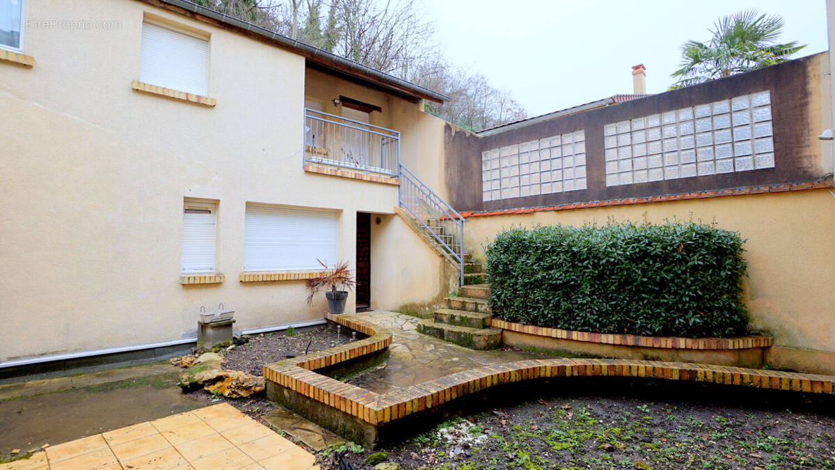 Appartement à JUZIERS