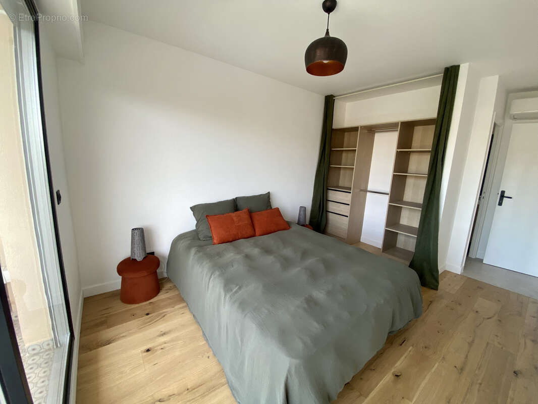 Appartement à SAINT-LAURENT-DU-VAR