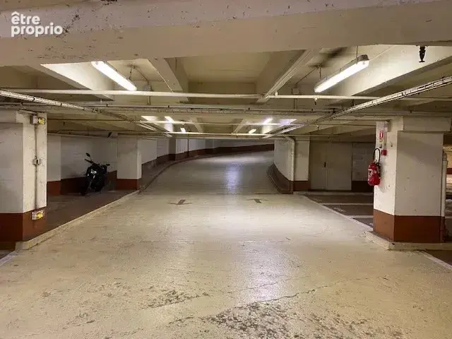 Grand parking Neuilly proximité pont de Neuilly - photo 2
